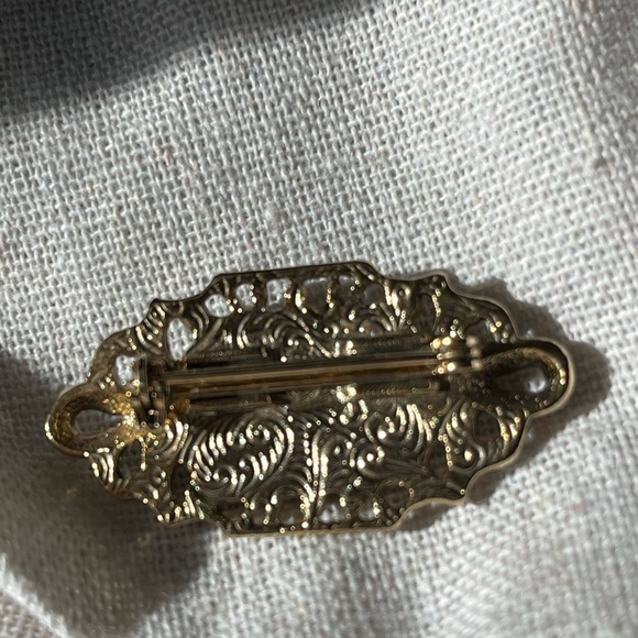 Elegant Black and Gold Brooch - Picture 2 of 2